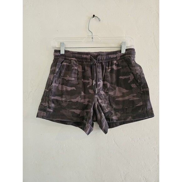 Athleta Pants - Athleta Women's Camo Farallon Comfort Short Size 2
